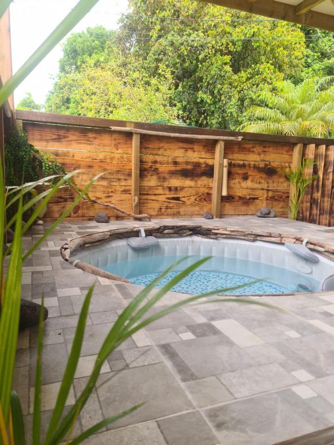 Kami Lodge F3 Jacuzzi Riviere-Salee Esterno foto